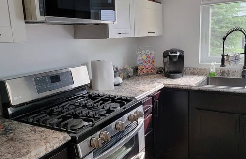 Cleveland Apartment | Lake Access. 1st floor in house.