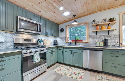 Herron House | Lake Access and Dock Remote Mio-Area Cottage
