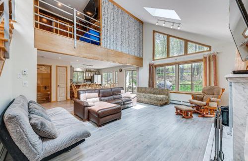 Gouldsboro House | Lake Access and Hot Tub Poconos Vacation Rental!