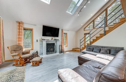Gouldsboro House | Lake Access and Hot Tub Poconos Vacation Rental!