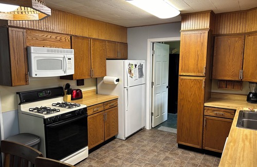 Leesburg Cottage | Lake Access and Pier on Barbee Chain! 3 Bedroom Cozy Cottage