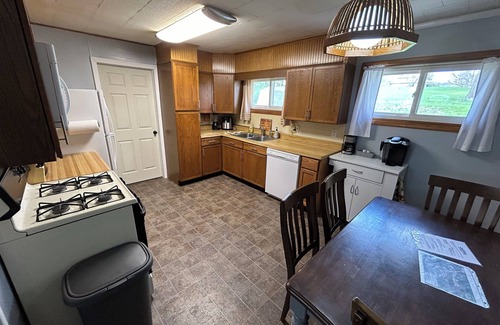 Leesburg Cottage | Lake Access and Pier on Barbee Chain! 3 Bedroom Cozy Cottage