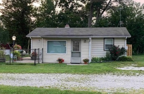 Columbia City Cottage | Lake Access Cottage, fenced, private, pet friendly, sleeps 6 with sleeper sofa