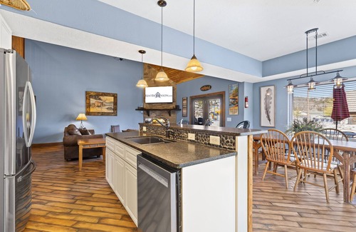Branson House | Lake Access, Free Branson Attraction Tickets, Steps From Volleyball, Playground & More