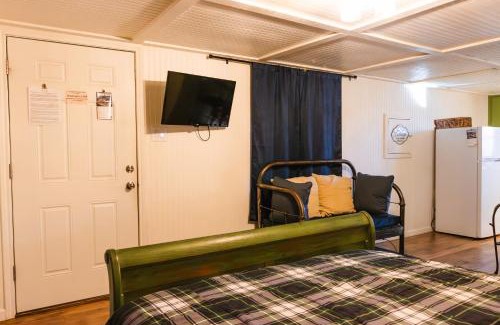 Mead House | Lake Access Sunshine Suite - 30
