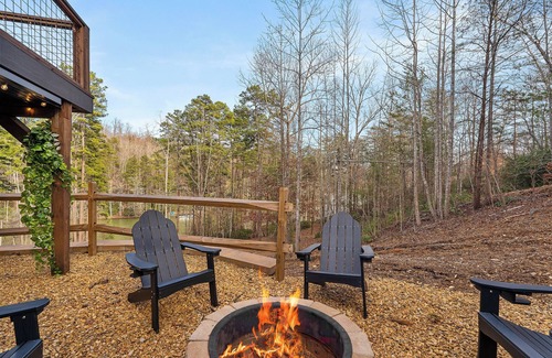Mill Spring Apartment | Lake Adger, LUXE Lakefront, Private Dock, Kayaks, HotTub, FirePit