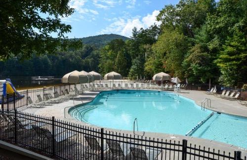 Big Canoe House | Lake and Golf Course Views Big Canoe Home with Deck!