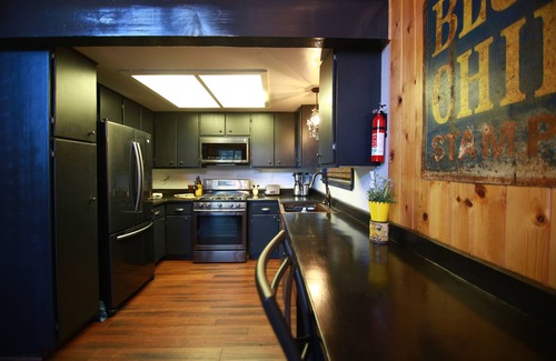 Blue Jay Ski Chalet | Lake Arrowhead mountain chalet in the treetops with lake view