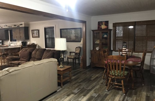 Gueydan House | Lake Arthur Nita Rest, a tranquil lake house