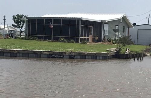 Gueydan House | Lake Arthur Nita Rest, a tranquil lake house