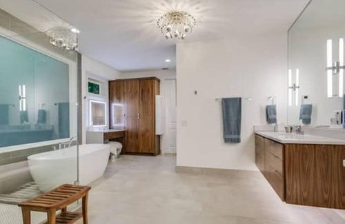 Wood Island House | Lake Austin Waterfront w/ Resort Pool 4th NIGHT FREE