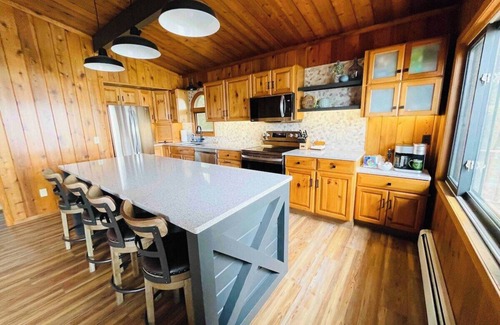 Hillman House | Lake Avalon House “The Starting Dock” 3Bed 3Bath, Optional Pontoon Boat Rental