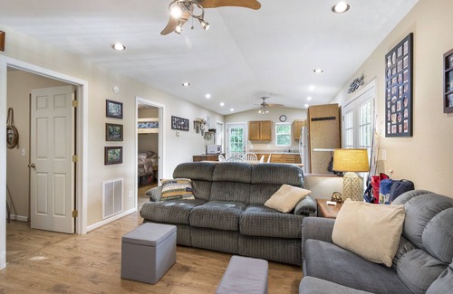 Barnett House | Lake Cabin & Dock - A True Ozarks Experience!