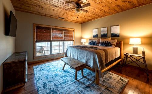 Topton House | Lake Cabin Fully Equipped Ideal for Big Families in Topton, North Carolina