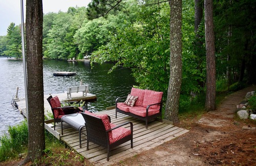 Deerbrook Cabin | LAKE CABIN - TIMELESS BEAUTY Nestled 15' Feet Away from Water On 150' Peninsula