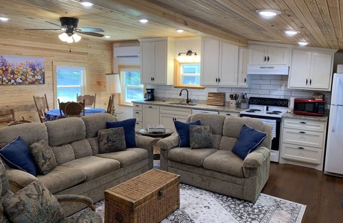 Perryville Cabin | Lake Cabin with Fantastic View-Kayak, Swim or Fish