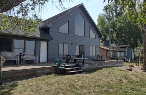 Arlington House | Lake Cabin with luxury amenities on Lake Poinsett