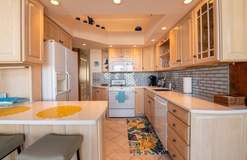 Charlevoix Condo | Lake Charlevoix/King/Queen/2 Bed/2 Bath Condo/Town/Beach/Pool