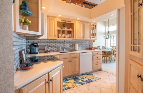 Charlevoix Condo | Lake Charlevoix/King/Queen/2 Bed/2 Bath Condo/Town/Beach/Pool