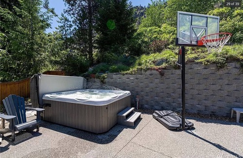 Chelan House | Lake Chelan Luxury Waterfront Home, 3800 sq ft, 4 Bdrm, Private Dock!