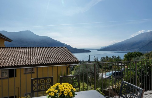Vercana Apartment | Lake Como - Residence La Collina - Orange