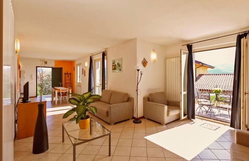 Vercana Apartment | Lake Como - Residence La Collina - Orange