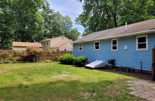 Melrose House | Lake Congamond Cozy Stylish Comfortable House