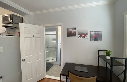 New Fairfield Cottage | Lake Cottage, Kayaks, FirePit, Grill & Deck, 1 hour & 15 Minutes to NYC!