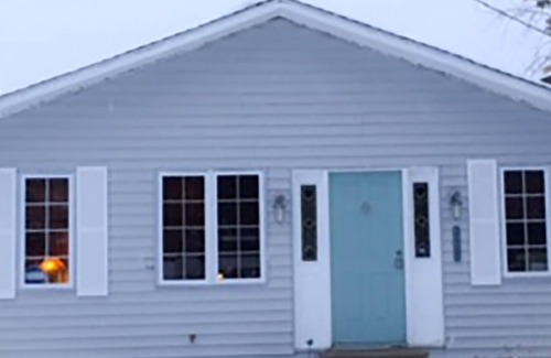 Edwardsburg Cottage | LAKE COTTAGE WITH PONTOON BOAT, 2 KAYAKS, PADDLEBOARDS INCLUDED