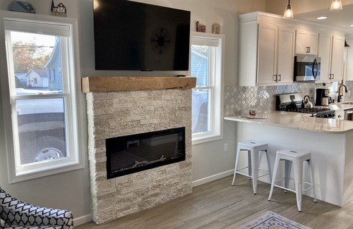 Ashtabula Cottage | Lake Cottage with Private Community Beach