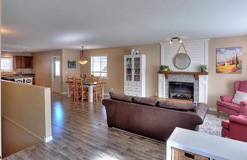 Central Okanagan House | Lake Country spacious 1-bed w/ access to rail trail and short walk to Wood Lake
