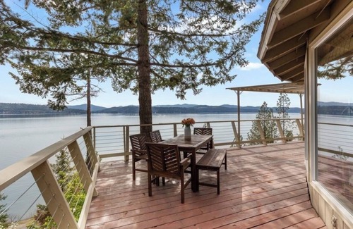 Coeur d'Alene House | Lake Daze . Unique Round Lakehouse - stunning sunsets and beautiful lake views