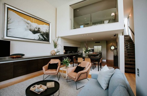 Wanaka Apartment | Lake Edge | Central lakefront apartment | 3 bed