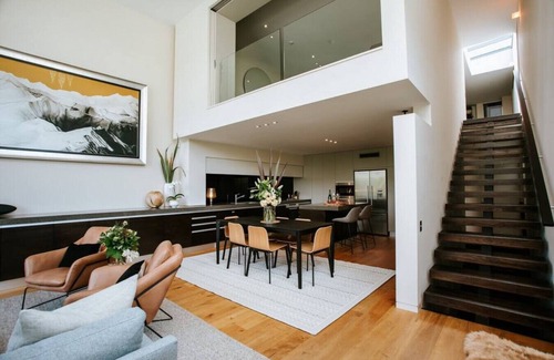 Wanaka Apartment | Lake Edge | Central lakefront apartment | 3 bed