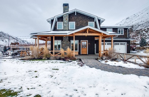 Orondo House | Lake Entiat Waterfront - Private Pool, Hot Tub, Boat Launch, Dock - sleeps 16