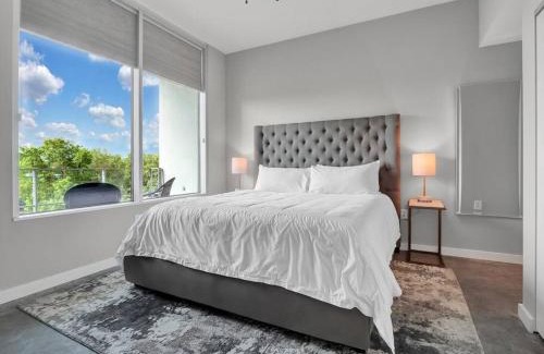 South Eola Apartment | Lake Eola Thornton Park Modern 2Bed 2Bath Secure Parking