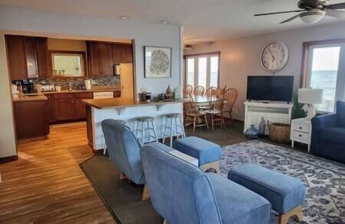 Oak Harbor House | Lake Erie Water Front Home Private Beach w/Tower