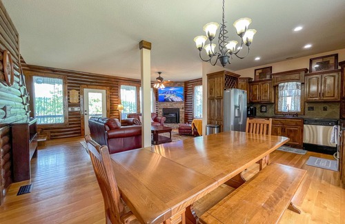 Roach House | Lake Escape - 9 Bdrm w/Awesome Decks & Dock