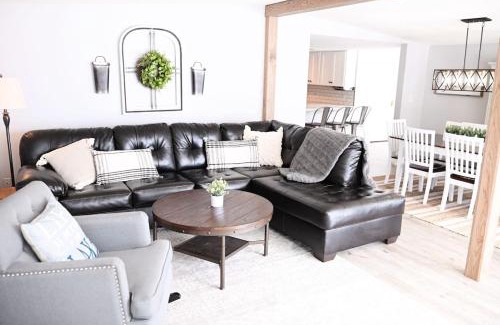 Richwood House | Lake Escape with paddle boards, fire pit & game room