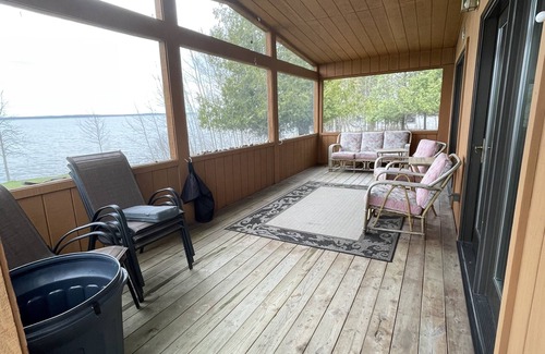 Germfask Cabin | Lake Facing 3 bedroom 1.5 Bath Cabin near amazing UP destination Grandview Cabin