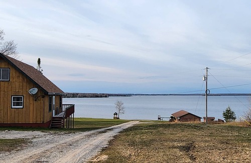 Germfask Ski Chalet | Lake Facing 4 bedroom Cabin near amazing UP destinations Grandview Cabins