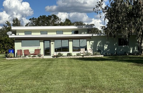 Lorida House | Lake Front 10 mins from the Sebring Race Track
