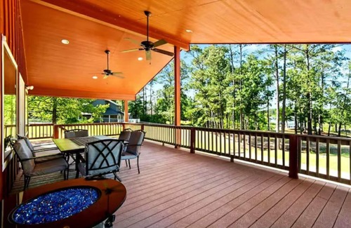 Brookeland Cabin | Lake Front Cabin! nPool, Basketball, Boat parking & Firepit. Lots of parking.