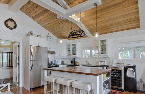 Central Alberta House | Lake front Cabin with a view