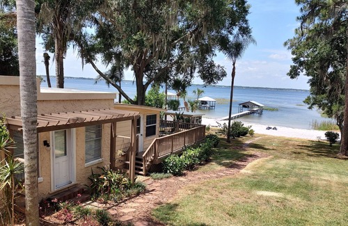 Sebring Cottage | Lake Front Carriage House on Lake Jackson w Private Beach w/Boat Dock & 2 Kayaks