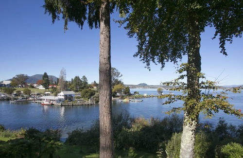 Taupo Ski Chalet | Lake Front Chalet in Taupo
