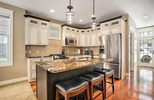 Saugatuck House | Lake front condo with pool access walking distance to downtown Saugatuck