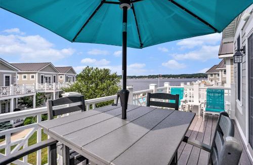 Saugatuck House | Lake front condo with pool access walking distance to downtown Saugatuck