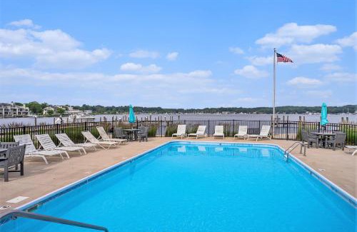Saugatuck House | Lake front condo with pool access walking distance to downtown Saugatuck