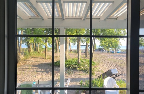 Port Stanley Cottage | Lake Front Cottages on Private Beach in Port Stanley